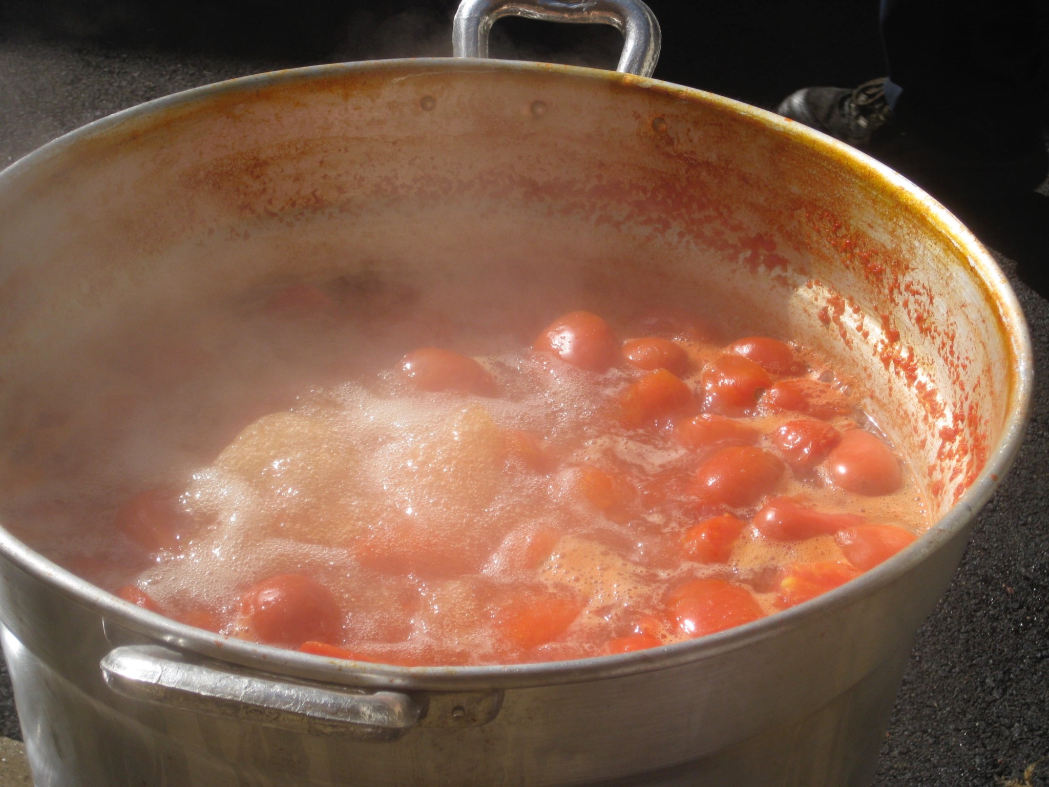 Summer’s gift The jarring of tomatoes as ritual and tradition